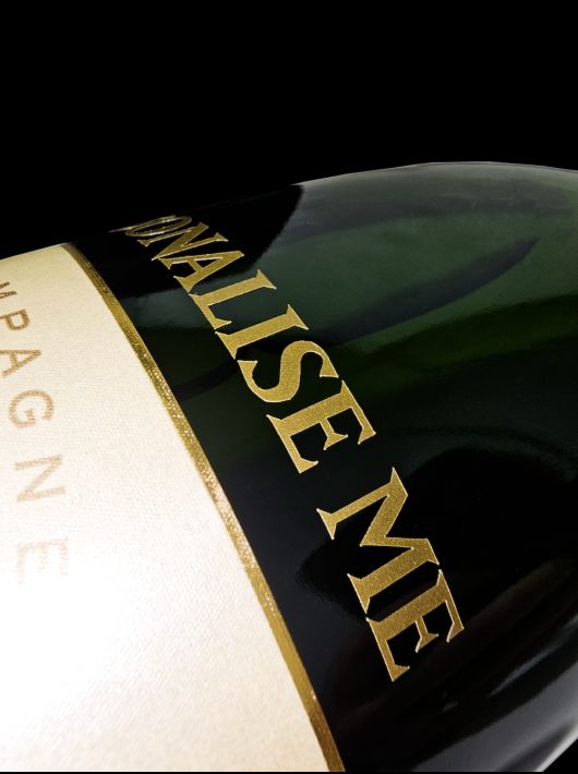 Misterchampagne.ch Personalize your bottle with 15 gold letters