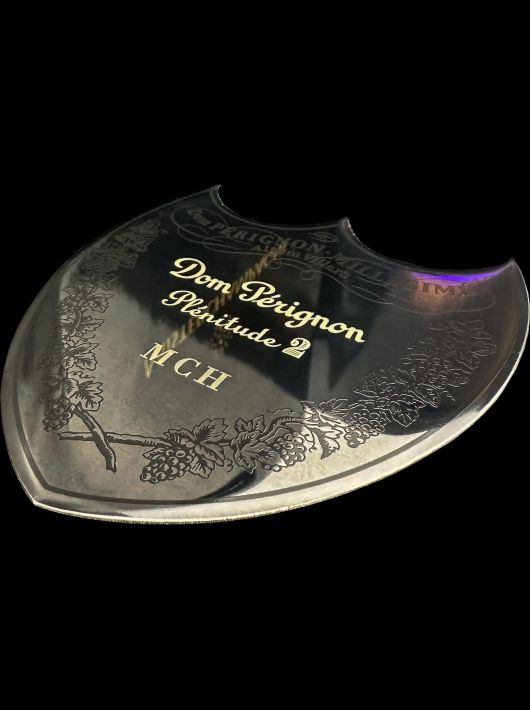 Dom Pérignon Individuelles Metallschild für P2 Giftbox - maximal 3 Buchstaben