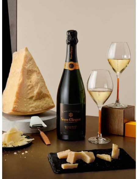 Veuve Clicquot Set aus 2 Gläsern Clicquot + 1 Flasche Extra Old 4 - 1 x 75 cl