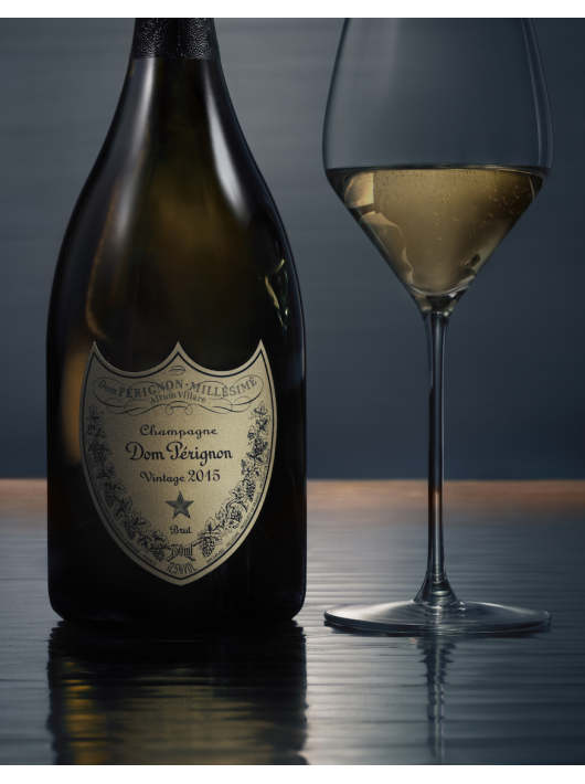 Dom Pérignon SET AUS 2 GLÄSERN 38 CL + 1 FLASCHE VINTAGE 2015 - 1 X 75 CL