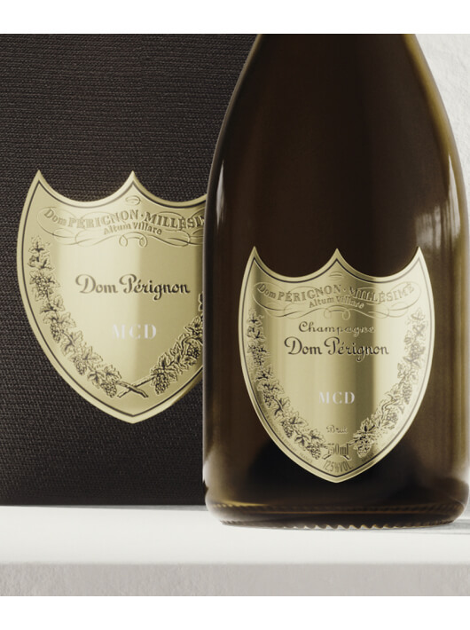 Dom Pérignon Vintage 2015 Giftbox & Bouteille personnalisées avec gravures sur boucliers en métal - 75 cl