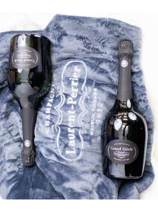 Laurent-Perrier Set 1 Outdoor blanket with embroidered Laurent-Perrier logo & 2 Bottle Grand Siècle Brut N°26 - 2 x 75 cl