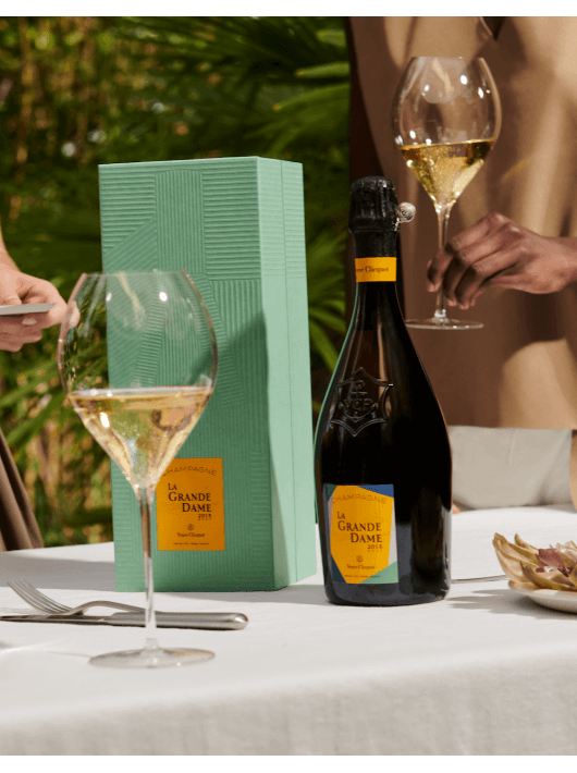 Veuve Clicquot 2 prestige glasses La Grande Dame