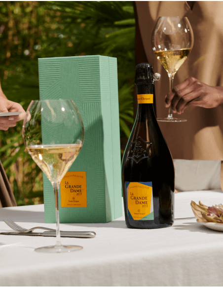 Veuve Clicquot 2 prestige glasses La Grande Dame