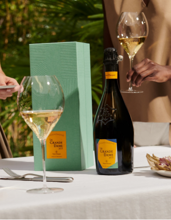 Veuve Clicquot Set 2 verres & La Grande Dame Brut BY Paola Paronetto Vintage 2015 - 75 cl