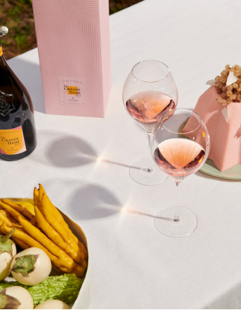 Veuve Clicquot Set 2 Gläser & La Grande Dame Rosé BY Paola Paronetto Vintage 2015 - 75 cl 2