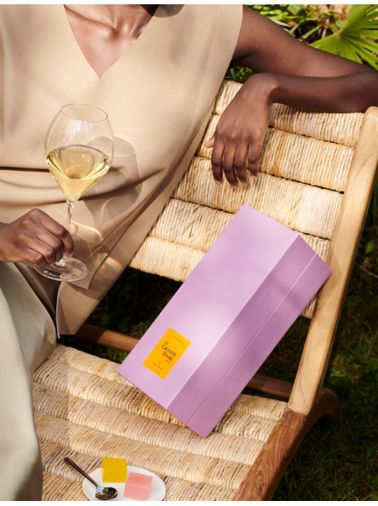 Veuve Clicquot Set 2 Glasses & La Grande Dame Brut BY Paola Paronetto Vintage 2015 - 75 cl