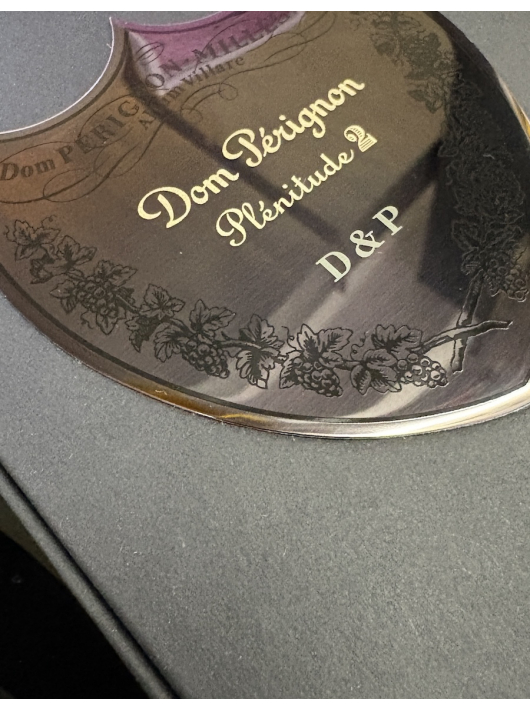 Dom Pérignon P2 Vintage 2006 Giftbox & Bouteille personnalisés avec gravures sur boucliers en métal - 75 cl