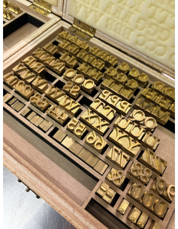 Ruinart Second SKIN personalisation Maximum of 3 gold letters 2