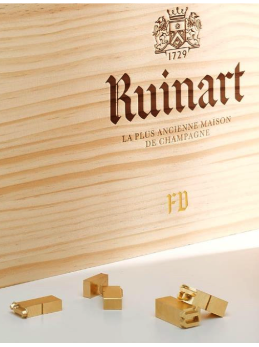Ruinart Personalisation WOODEN box with up to 6 gold letters