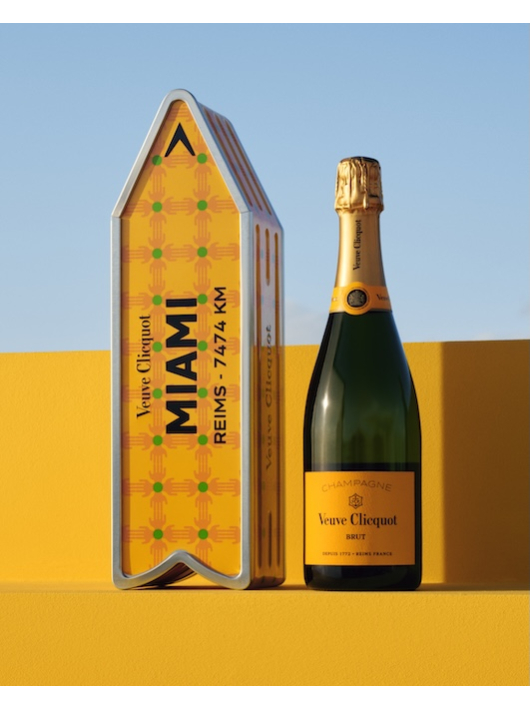 Veuve Clicquot Métal Giftbox "ARROW" with Hands Pattern Yellow Label - 75 cl