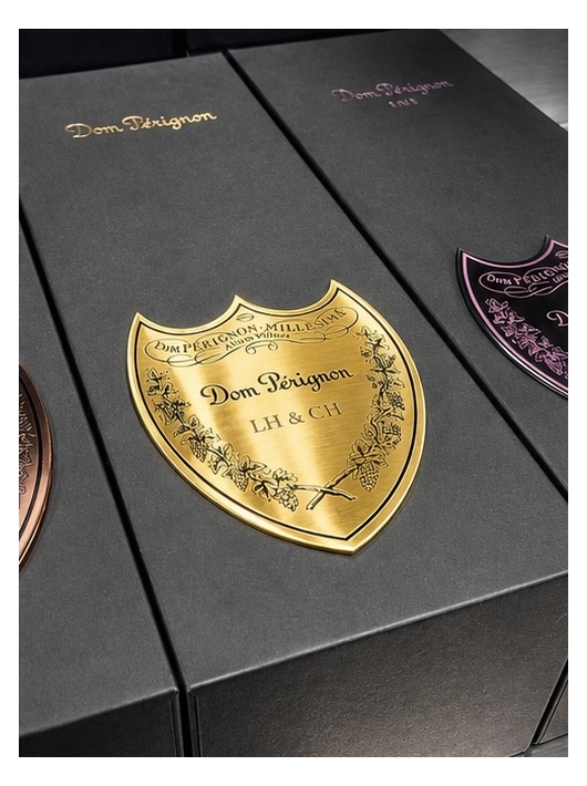 Dom Pérignon Vintage 2017 Giftbox & personalisierte Flasche mit Gravur auf Metallschild - 75 cl