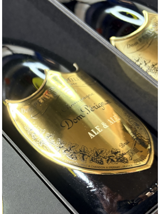 Dom Pérignon Vintage 2017 Giftbox & Personalised bottle with engraving on metal shield - 75 cl