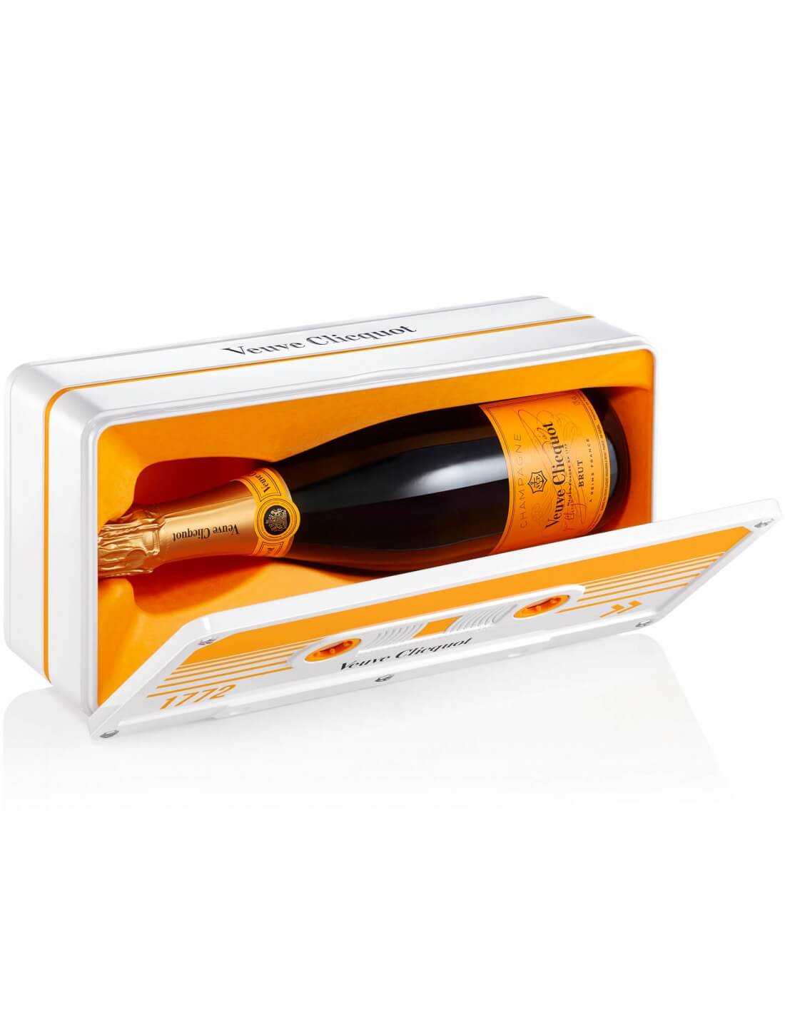 Veuve Clicquot Package 6 Giftbox Retro Chic Tape Limited Edition