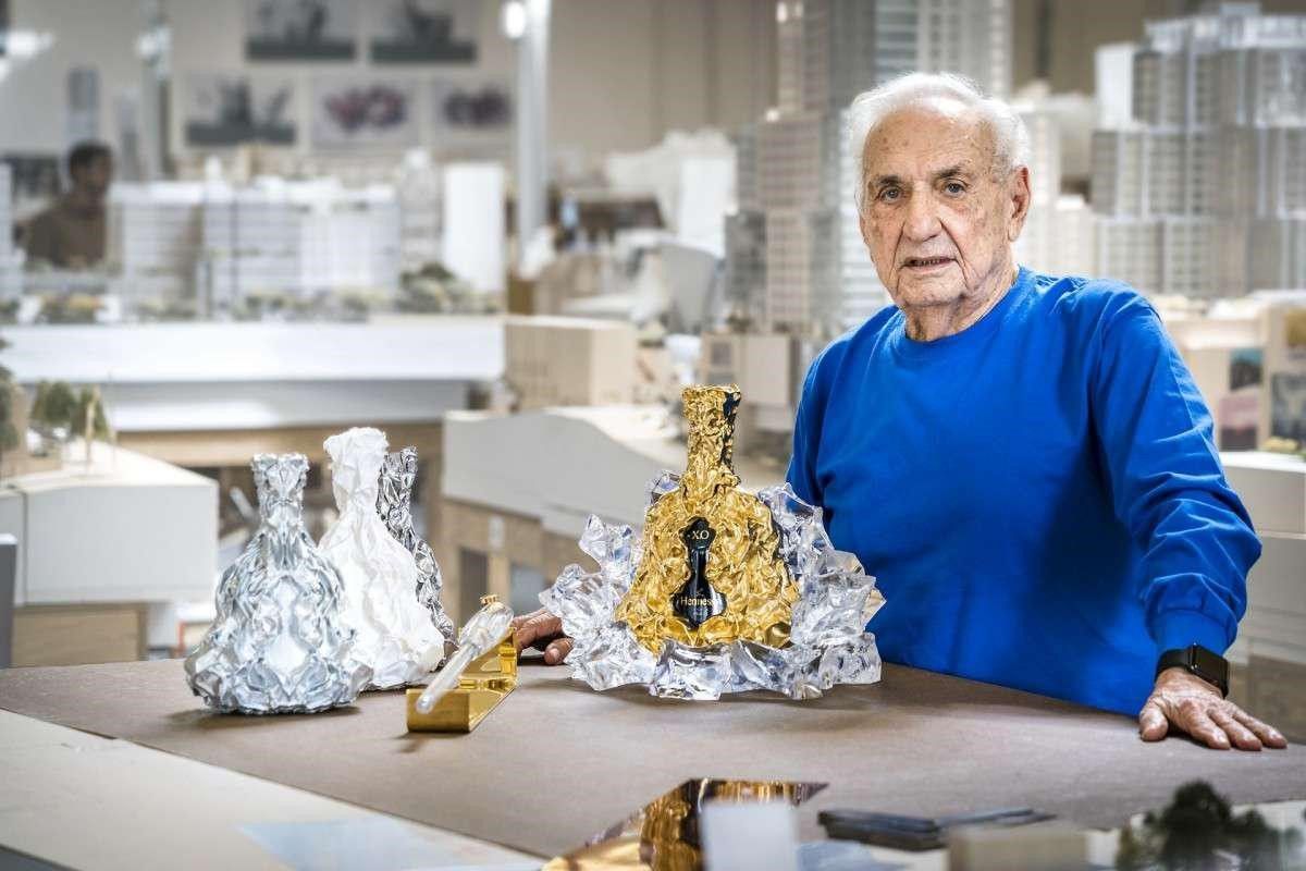 Frank Gehry with a bottle of Limited Edition Hennessy